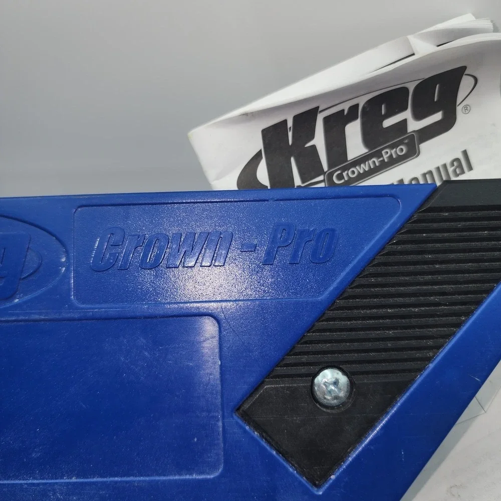 Kreg Crown-Pro Crown Molding Tool KWC1000 with Angle Finder and Manual Blue